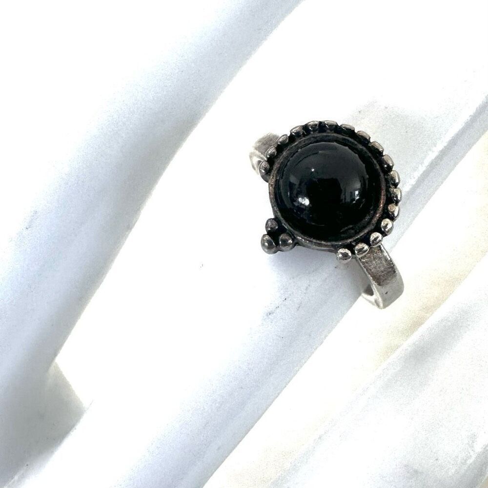 Black Beaded Border Ring